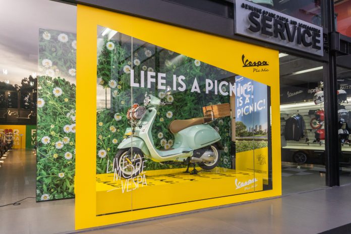4 Vespa Picnic Window Display