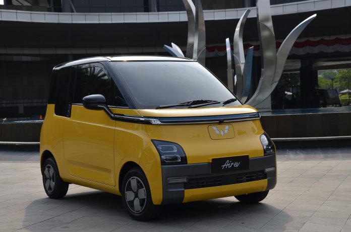 Air ev, Mobil listrik Wuling yang diproduksi di Cikarang ini mengusung desain modern dan compact sehingga memberikan kemudahan dalam penggunaannya sehari-hari