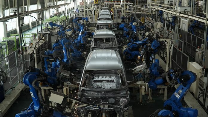 Proses produksi di pabrik Suzuki (2)