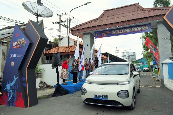 Ketibaan Wuling Cloud EV di PLN UP3 Surabaya Selatan