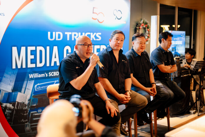 2. Jajaran manajemen UD Trucks Indonesia dan Astra UD Trucks berdiskusi bersama rekan media