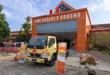 KTB Serahkan Mitsubishi Fuso Colt Diesel ke SMK Negeri 3 Sorong